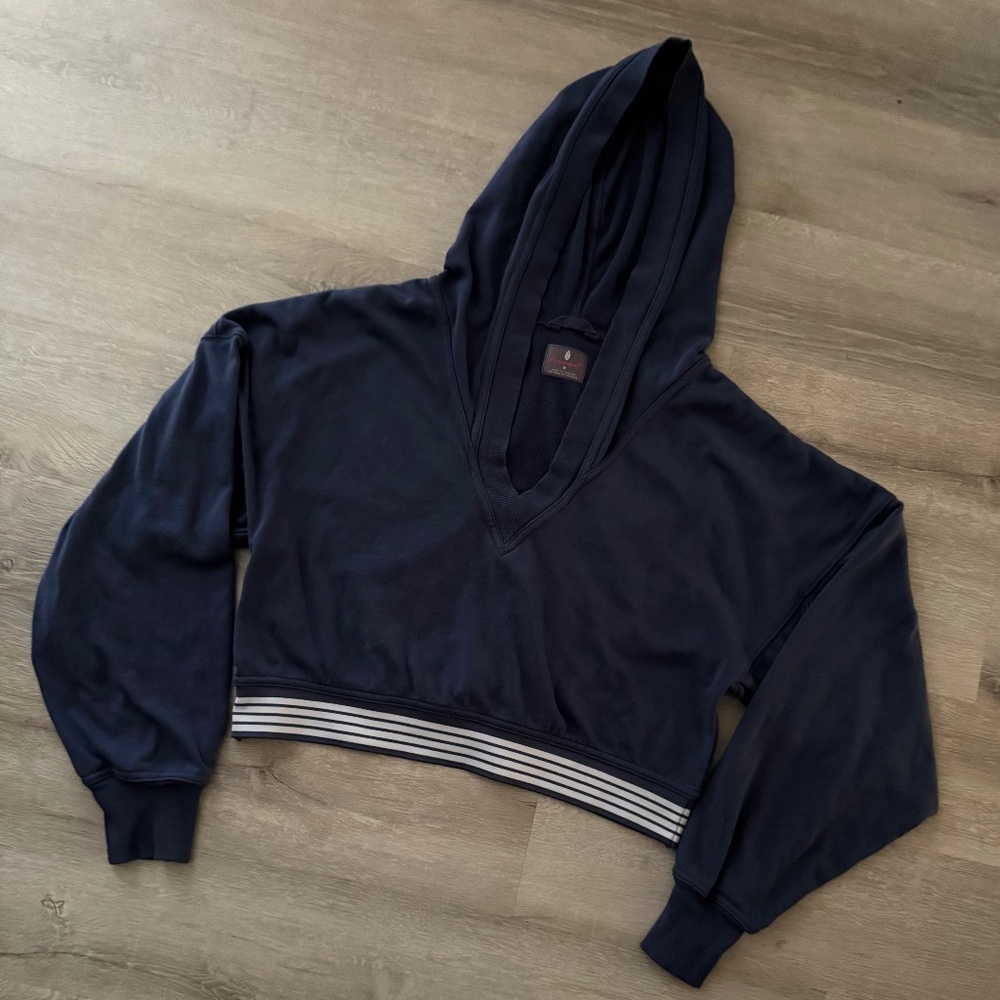 FREE PEOPLE Movement Women’s Navy & White Cropped Hoodie Size M